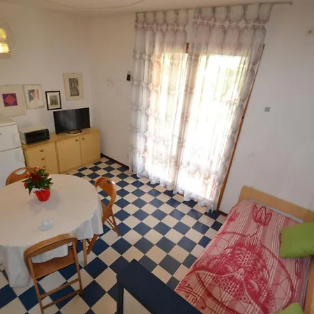 Cozy Retreat With Garden And Pool Apartmán Bibione