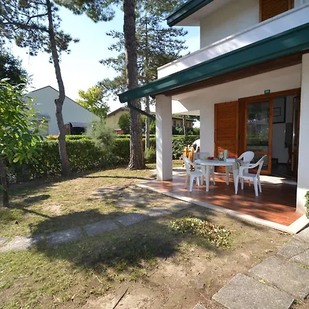 Cozy Retreat With Garden And Pool Apartmán Bibione