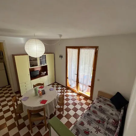 Cozy Retreat With Garden And Pool 公寓 *